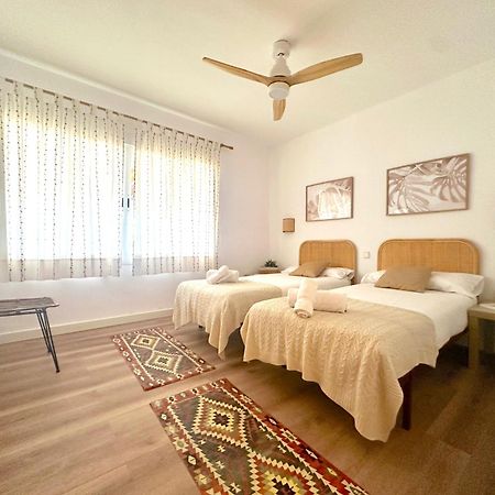 Villa Alboran Beachfront 9Pax Torre de Benagalbon Exteriör bild