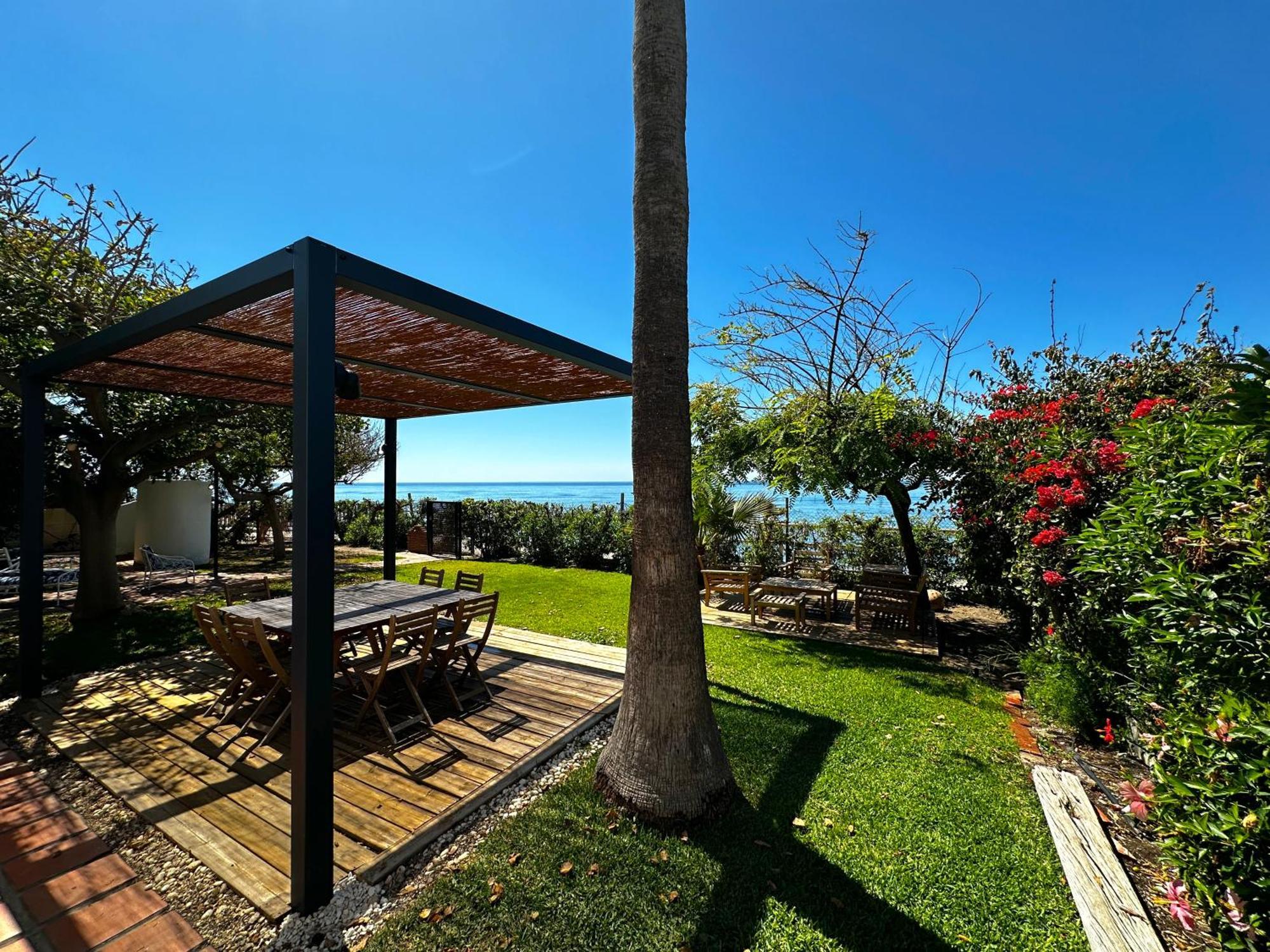 Villa Alboran Beachfront 9Pax Torre de Benagalbon Exteriör bild