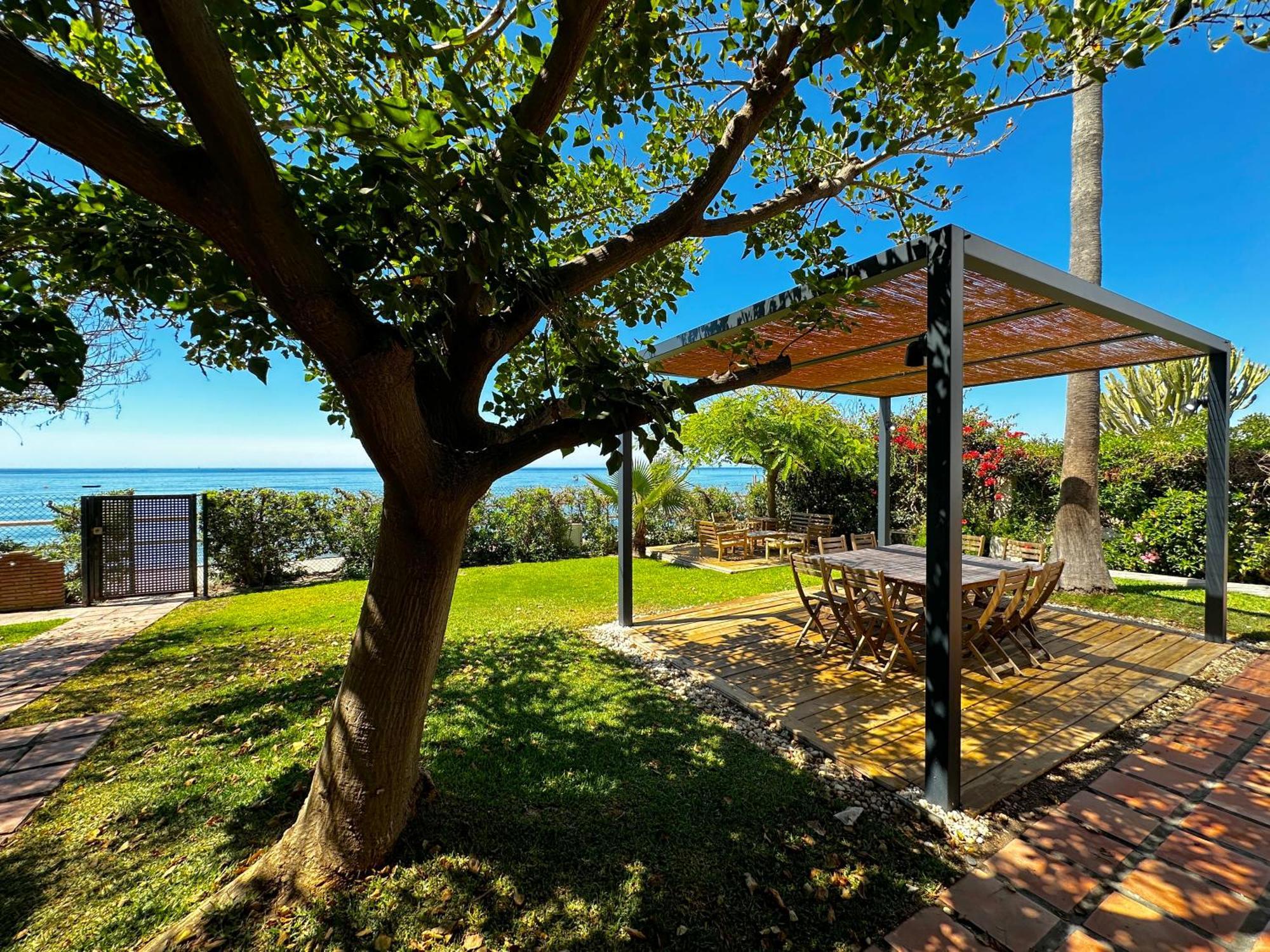 Villa Alboran Beachfront 9Pax Torre de Benagalbon Exteriör bild
