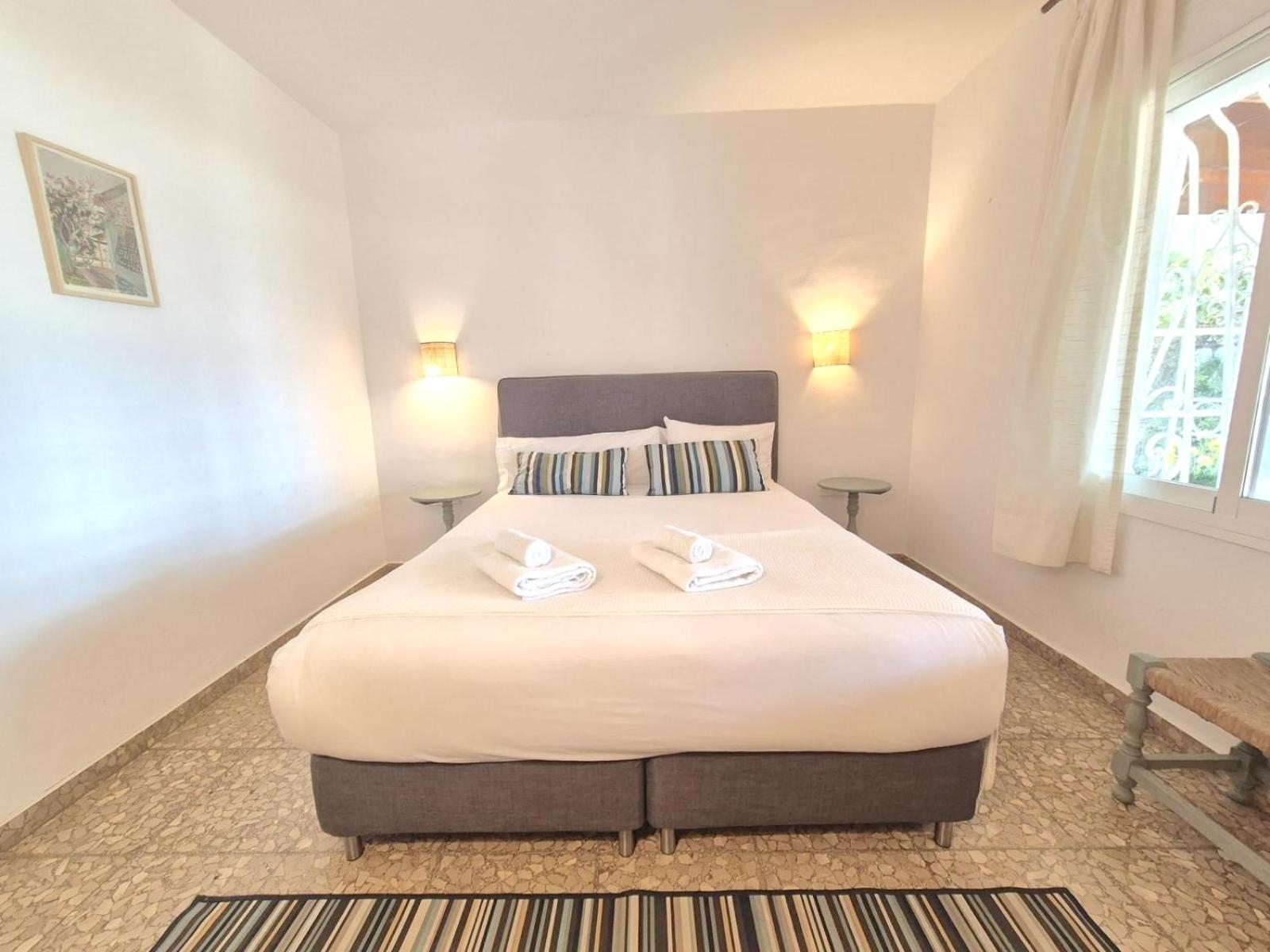 Villa Alboran Beachfront 9Pax Torre de Benagalbon Exteriör bild