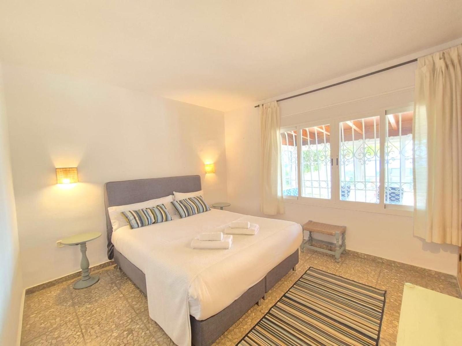 Villa Alboran Beachfront 9Pax Torre de Benagalbon Exteriör bild