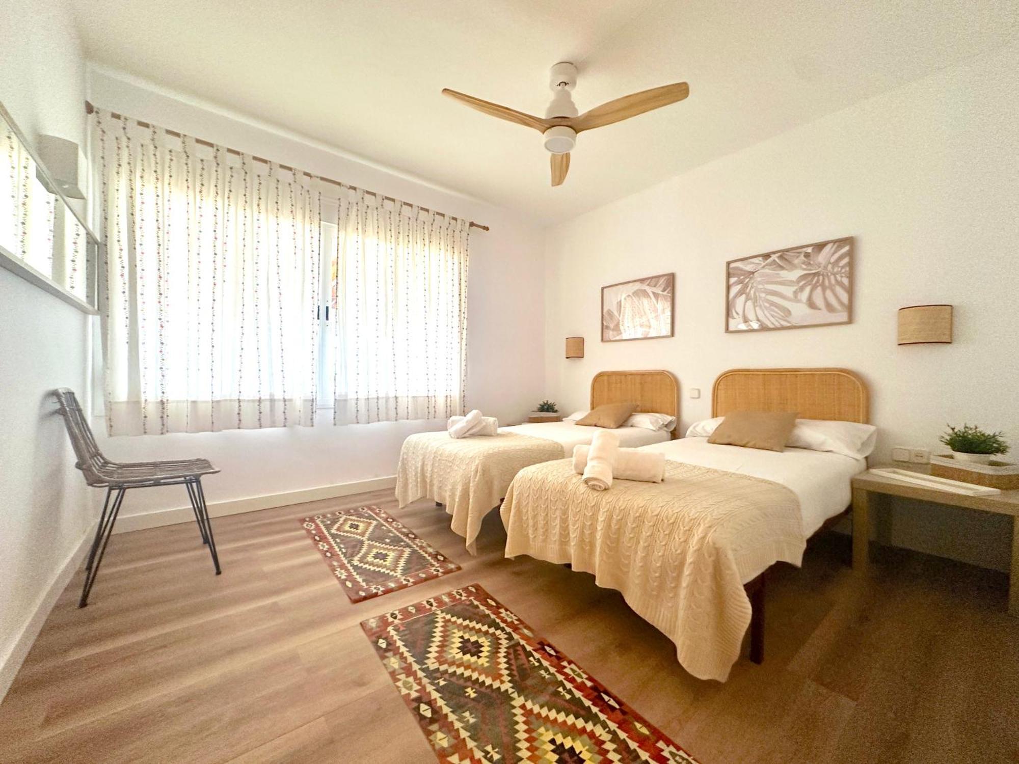 Villa Alboran Beachfront 9Pax Torre de Benagalbon Exteriör bild