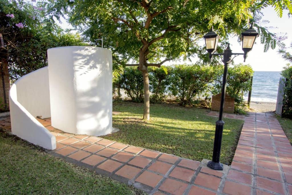 Villa Alboran Beachfront 9Pax Torre de Benagalbon Exteriör bild