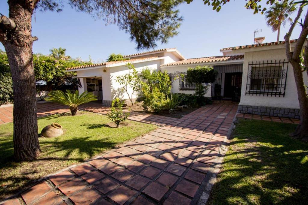 Villa Alboran Beachfront 9Pax Torre de Benagalbon Exteriör bild